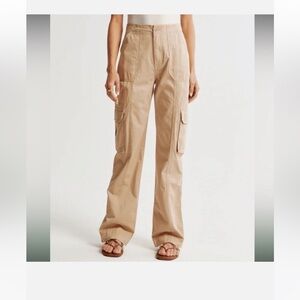 NWT Abercrombie and Fitch relaxed utility pants. Tan, size 28/6